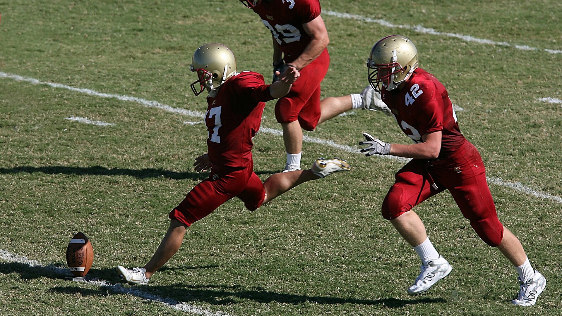梅西焦点对战，C罗与90激战德国队分钟，比赛局势复杂胜负难料！观众掌声雷动