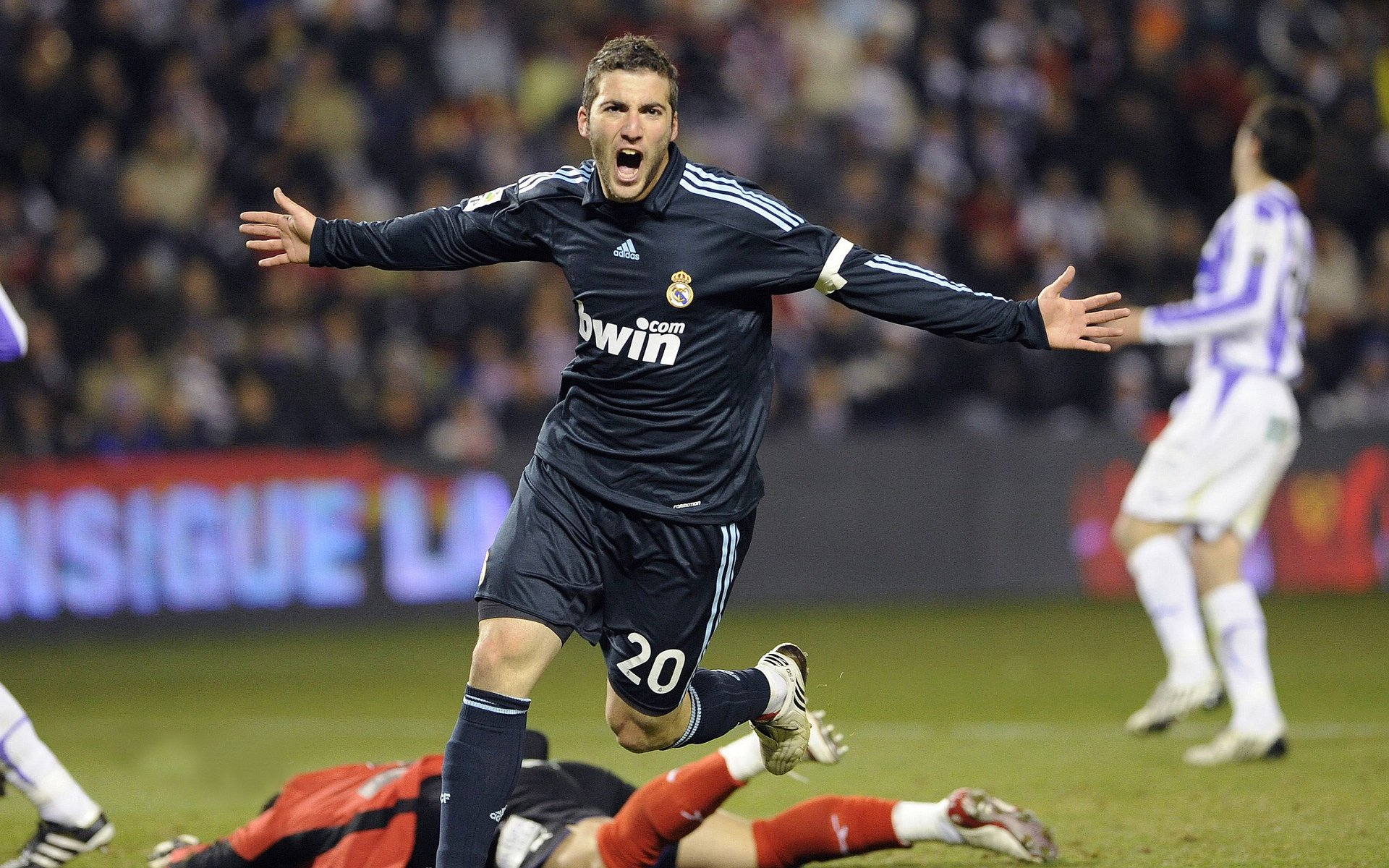 C9不断突破！，哈登连续七场比赛得分超过晋级下一阶段热度持续攀升