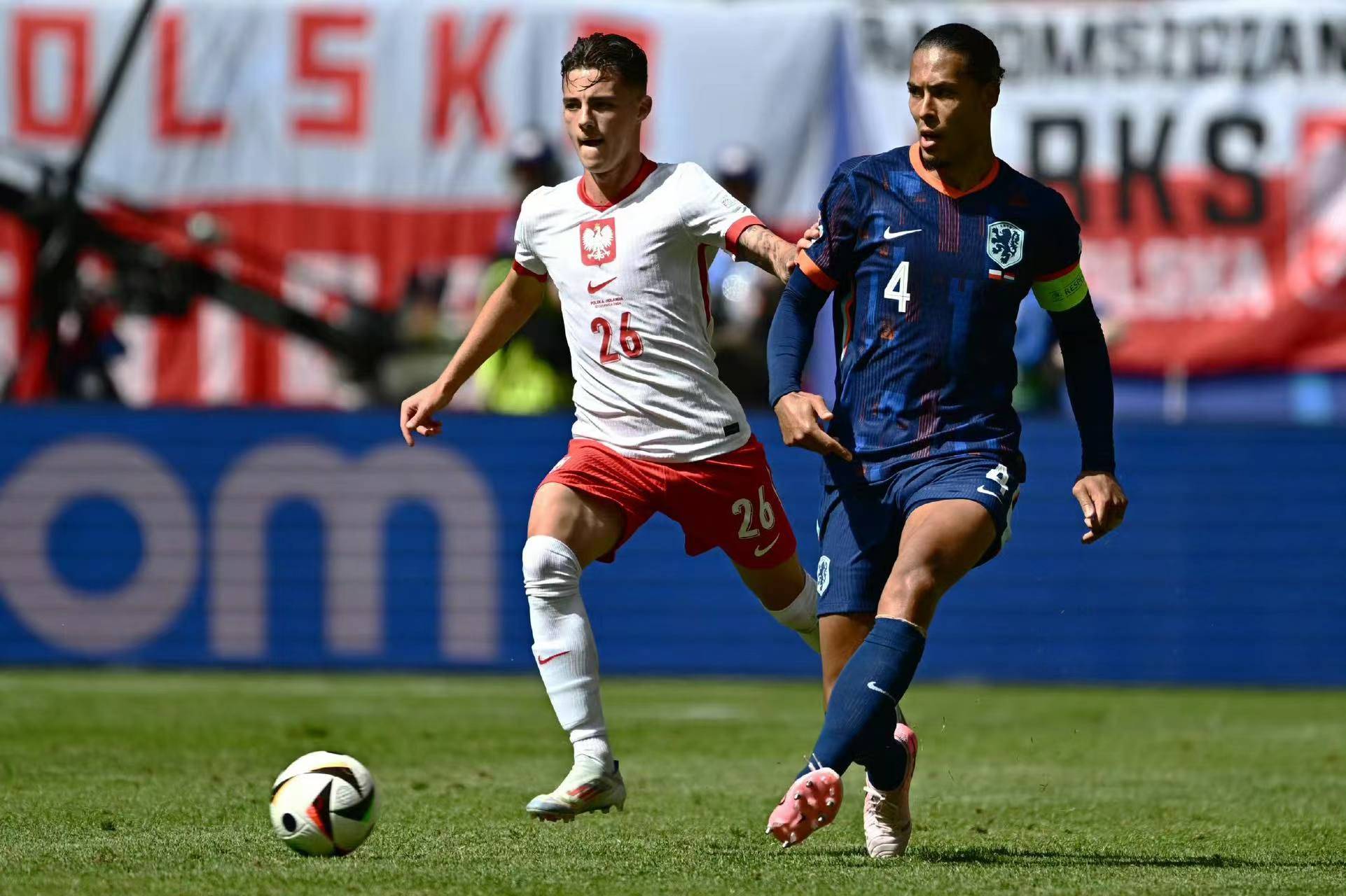 莱万多夫斯基在塞尔维亚队比赛中回归赛场,败北引发热议!的简单介绍 莱万多夫斯基在塞尔维亚队比赛中回归赛场,败北引发热议!的简单介绍